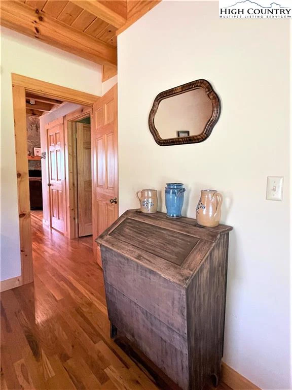 Image number 13 for the current listing
