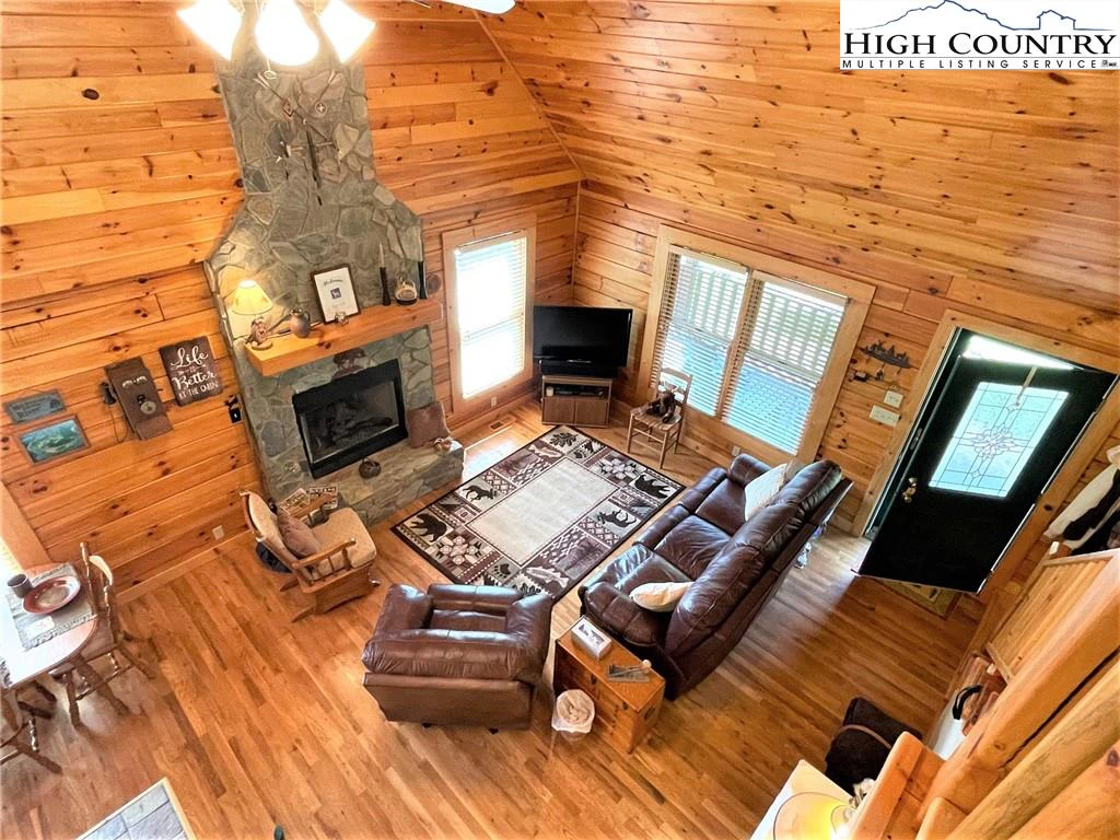 Image number 15 for the current listing