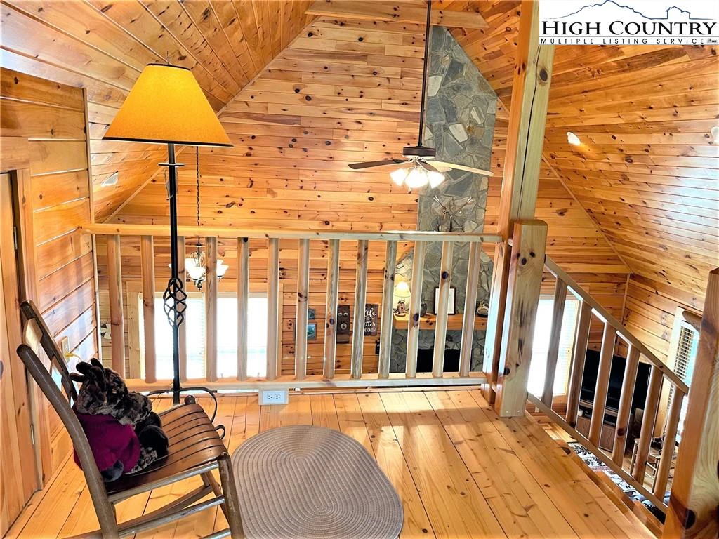 Image number 16 for the current listing