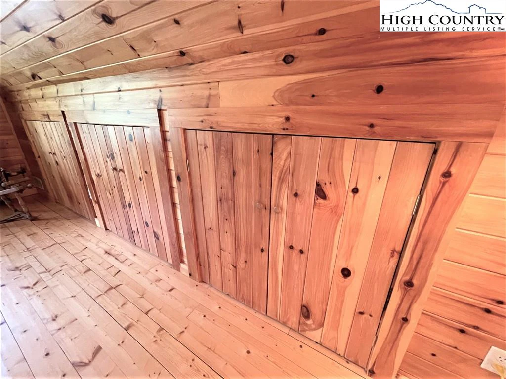 Image number 20 for the current listing