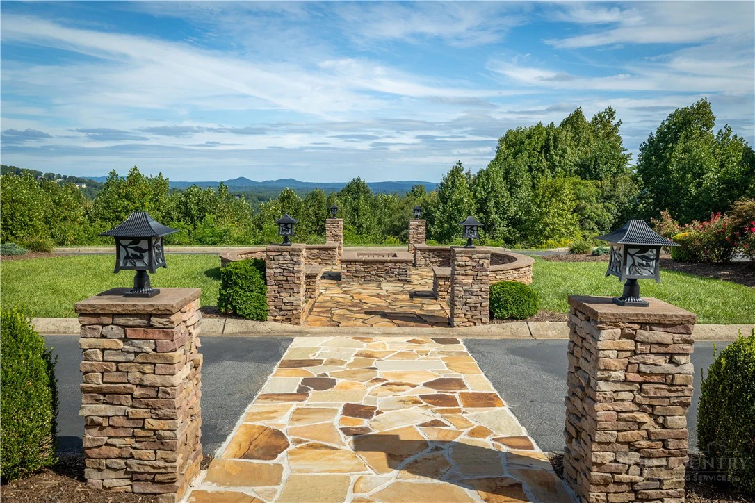 Image number 3 for the current listing