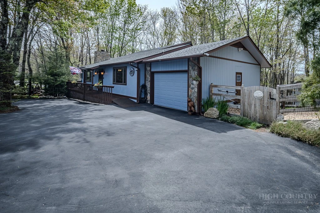 Image number 11 for the current listing
