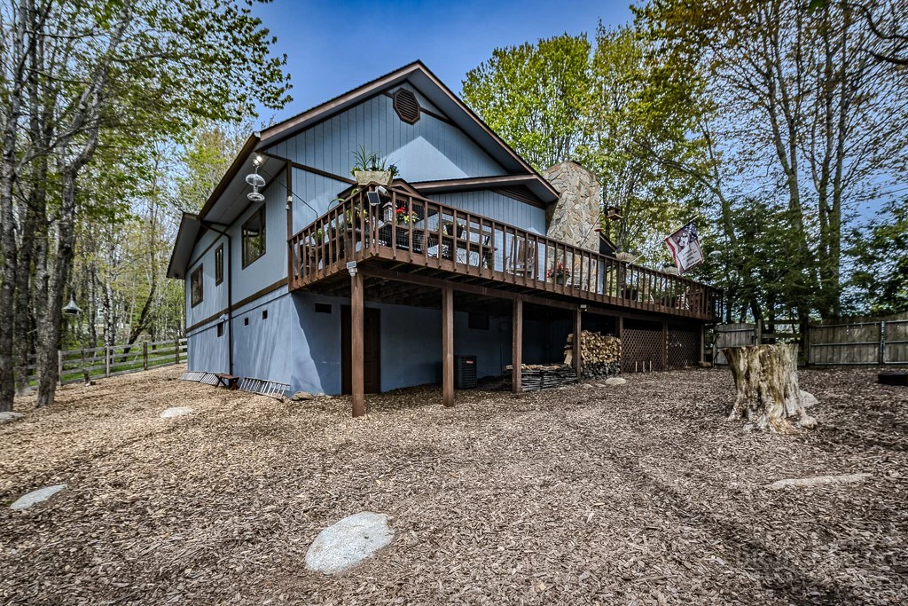 Image number 16 for the current listing