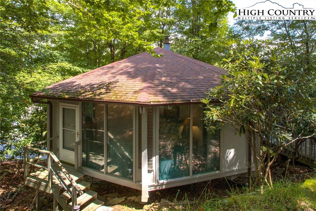 Image number 1 for the current listing