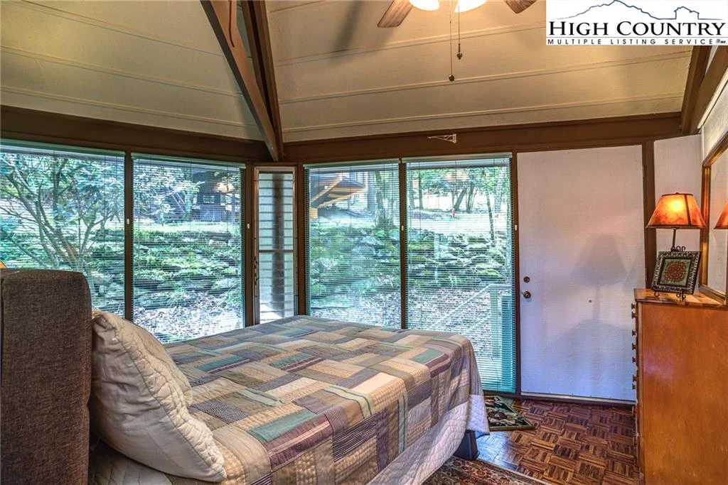 Image number 2 for the current listing