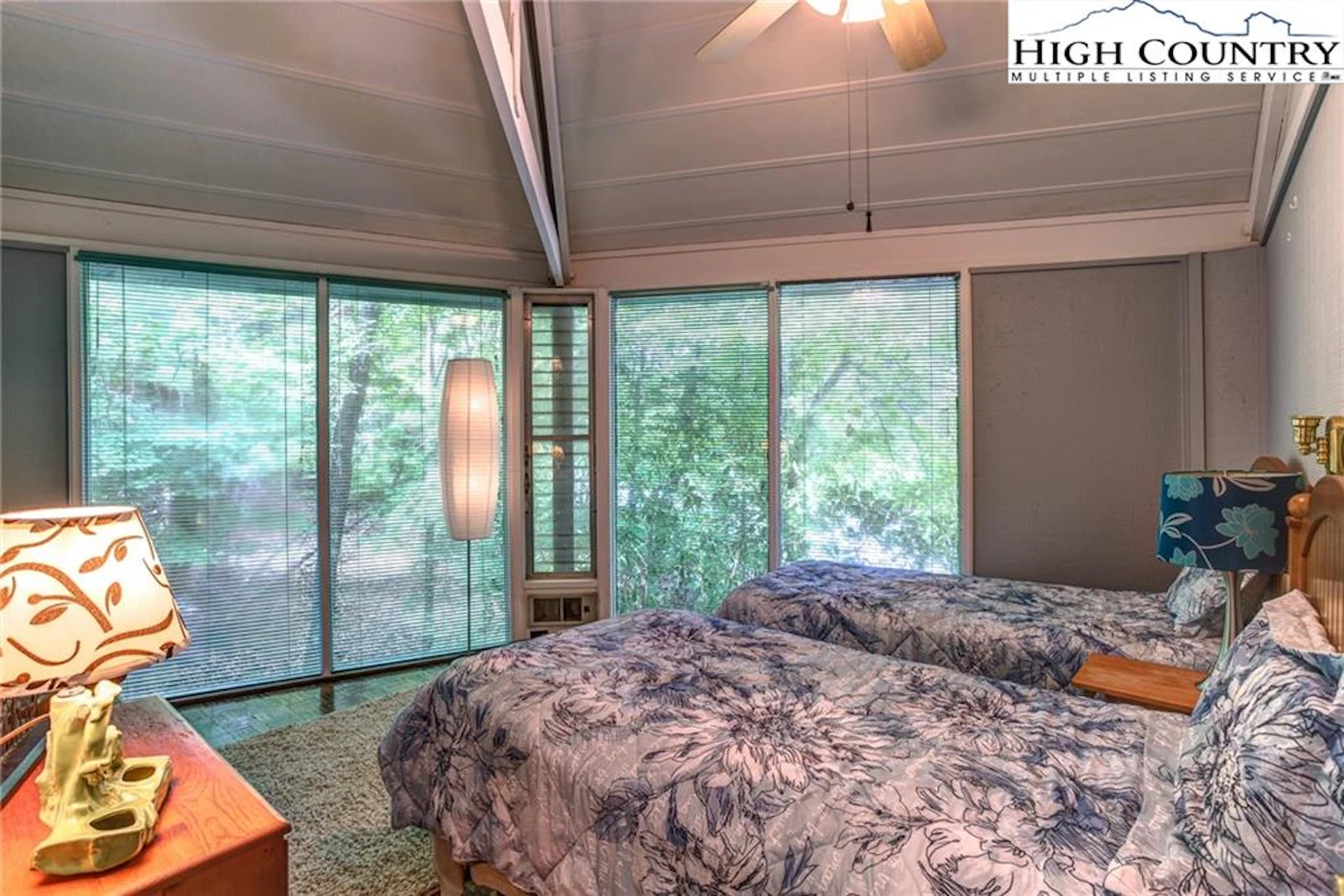 Image number 8 for the current listing