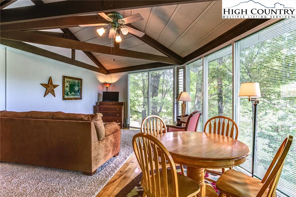 Image number 19 for the current listing