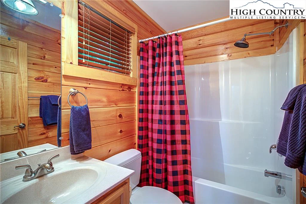Image number 2 for the current listing