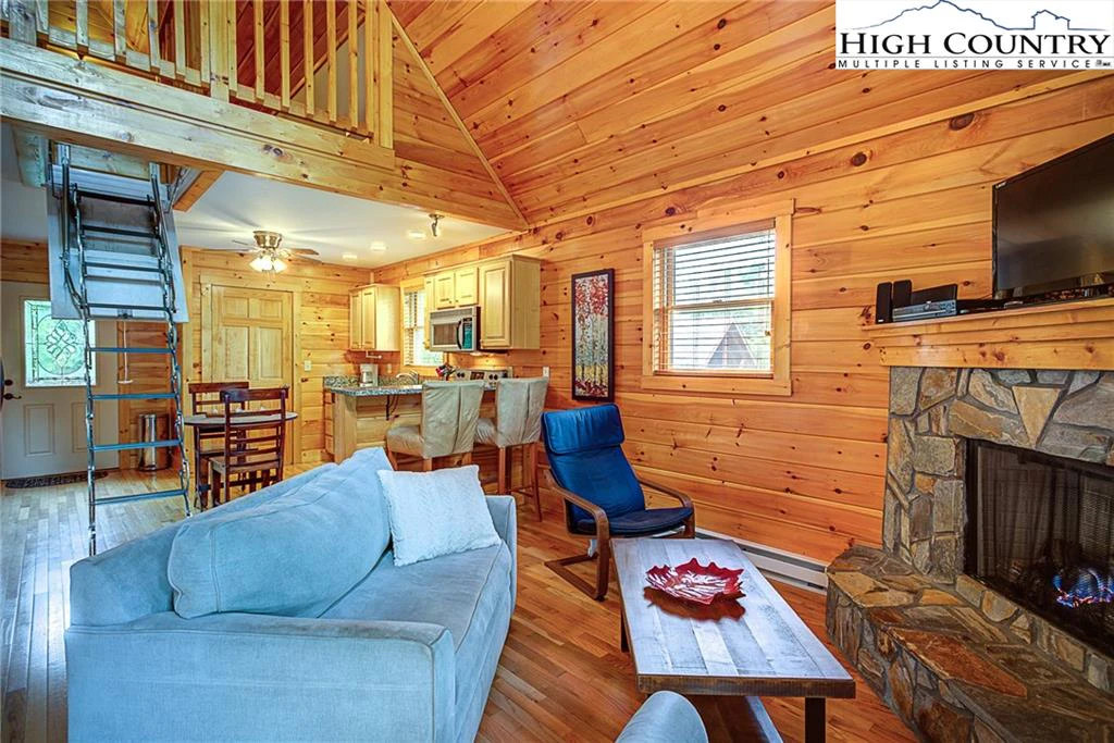 Image number 20 for the current listing