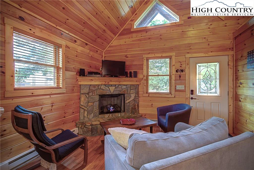 Image number 18 for the current listing