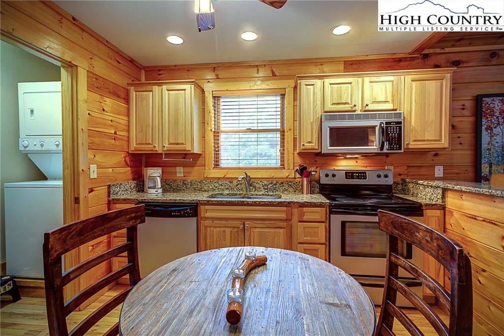 Image number 15 for the current listing