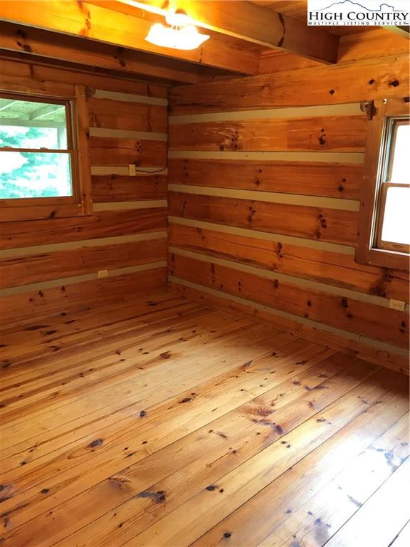 Image number 8 for the current listing