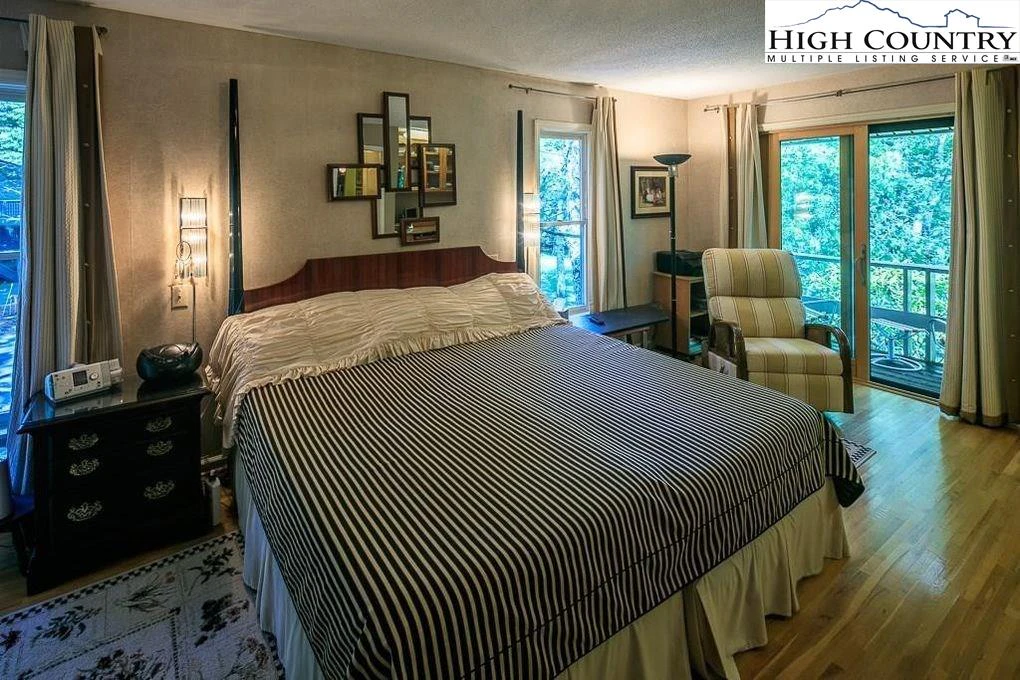 Image number 9 for the current listing