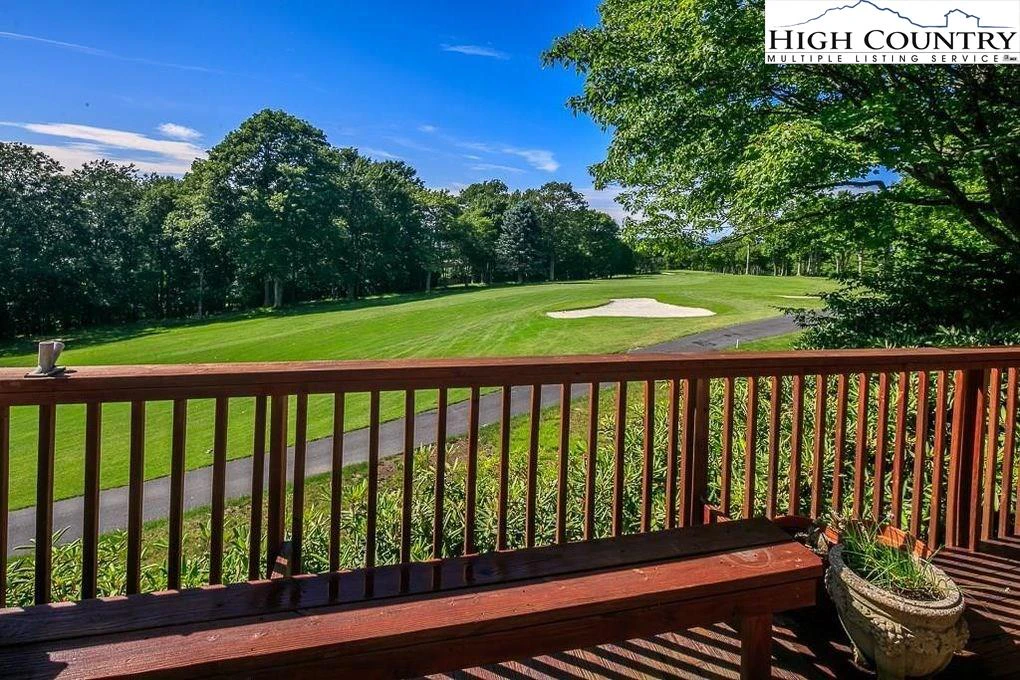 Image number 4 for the current listing