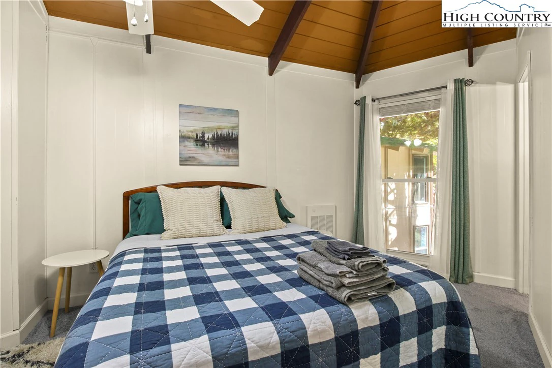 Image number 9 for the current listing