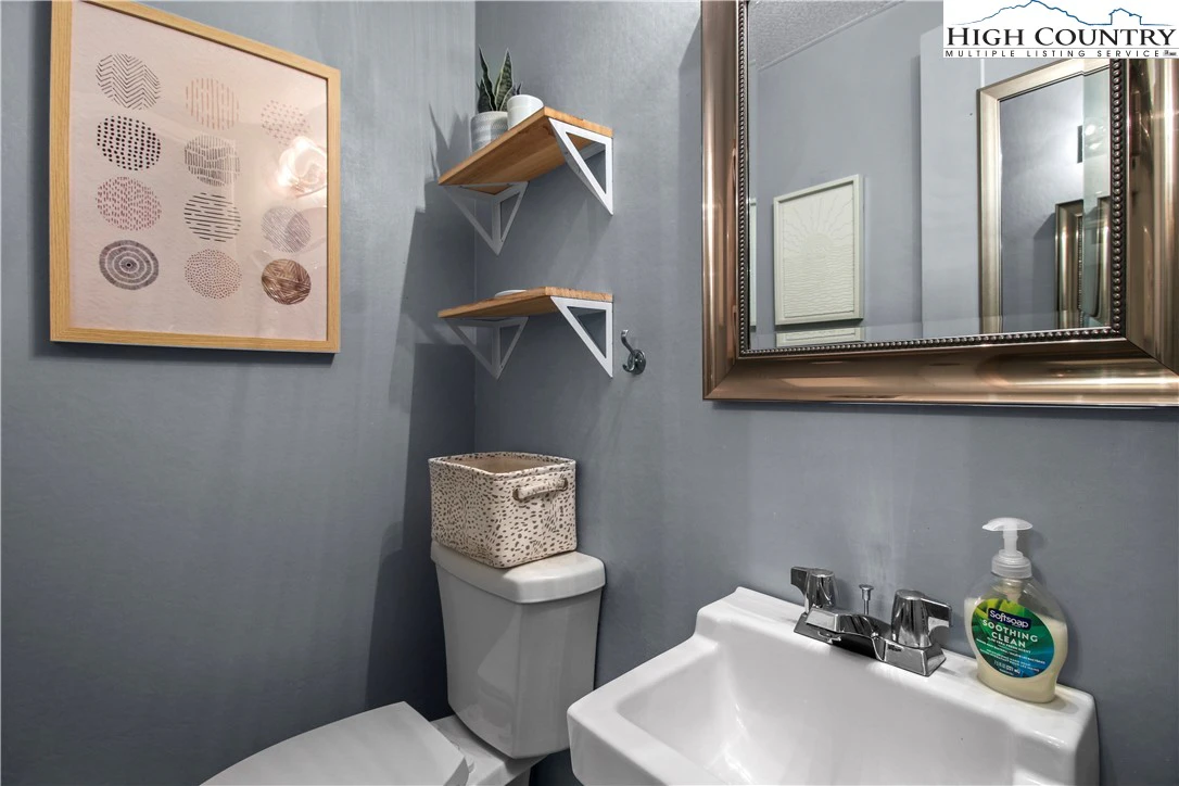 Image number 5 for the current listing