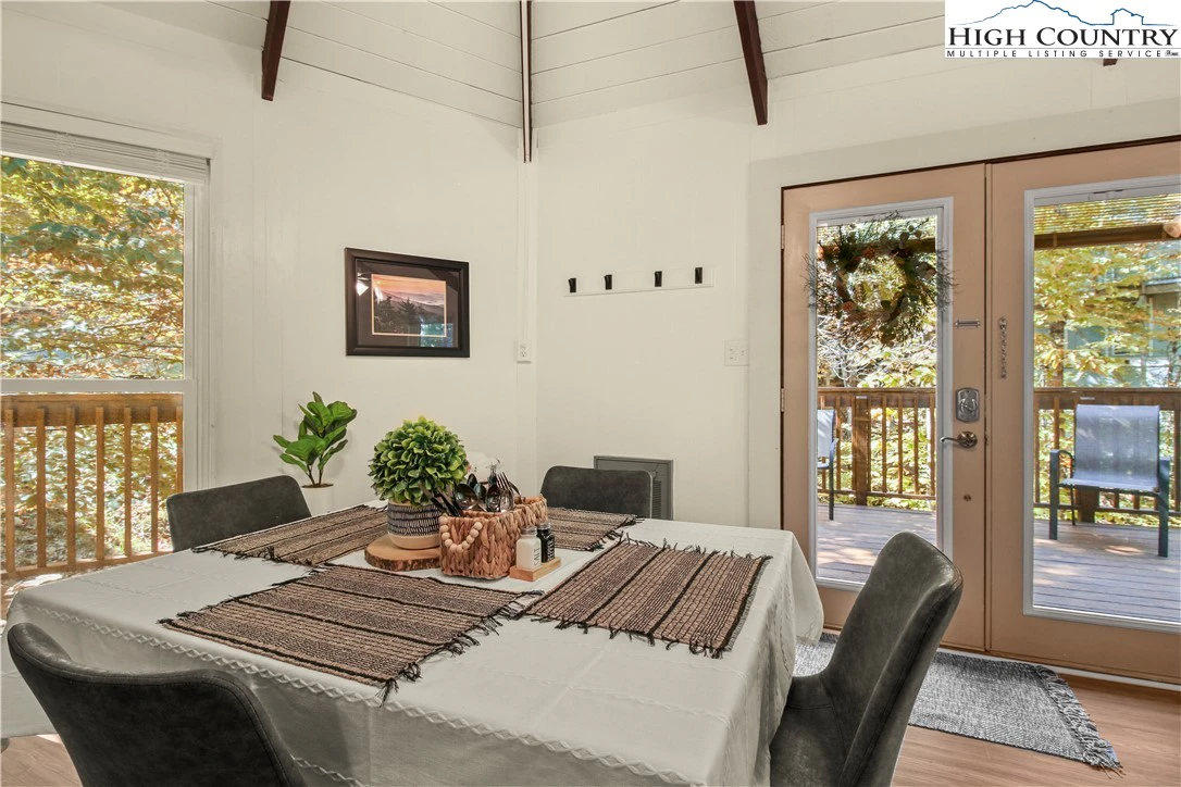 Image number 18 for the current listing