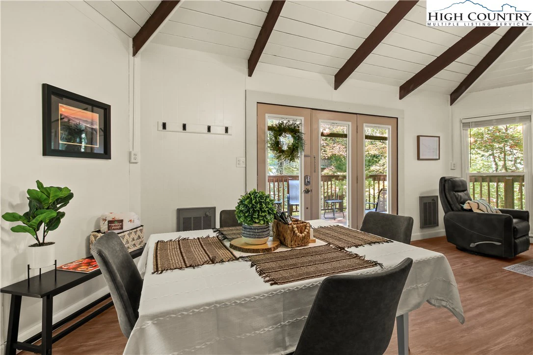 Image number 17 for the current listing