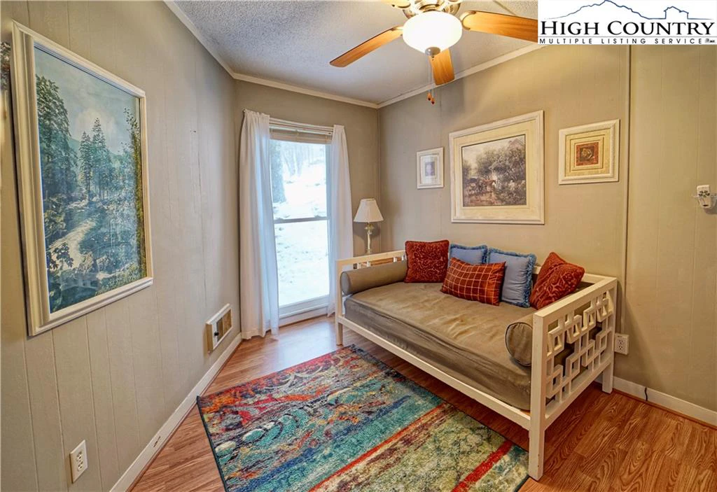 Image number 11 for the current listing