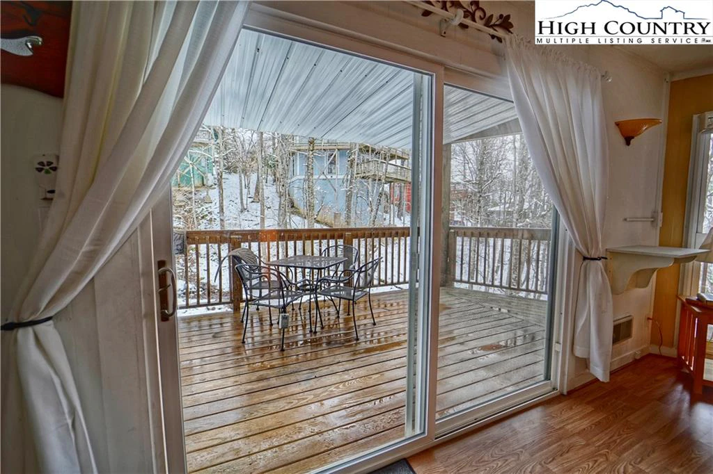 Image number 8 for the current listing