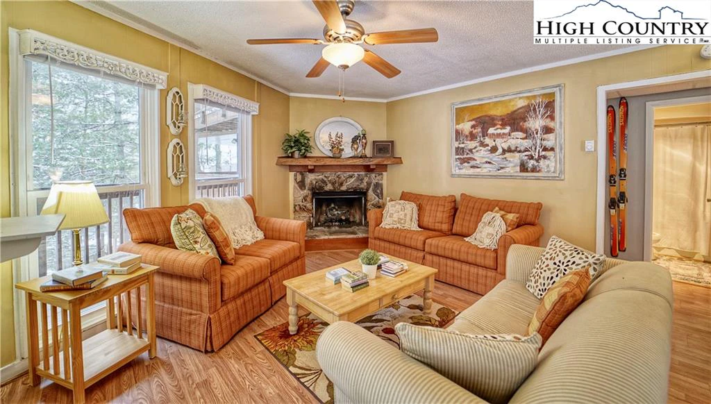 Image number 18 for the current listing