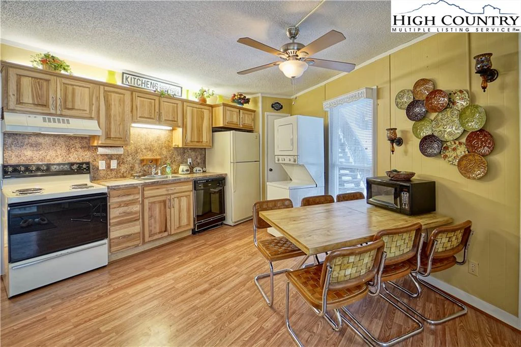 Image number 15 for the current listing