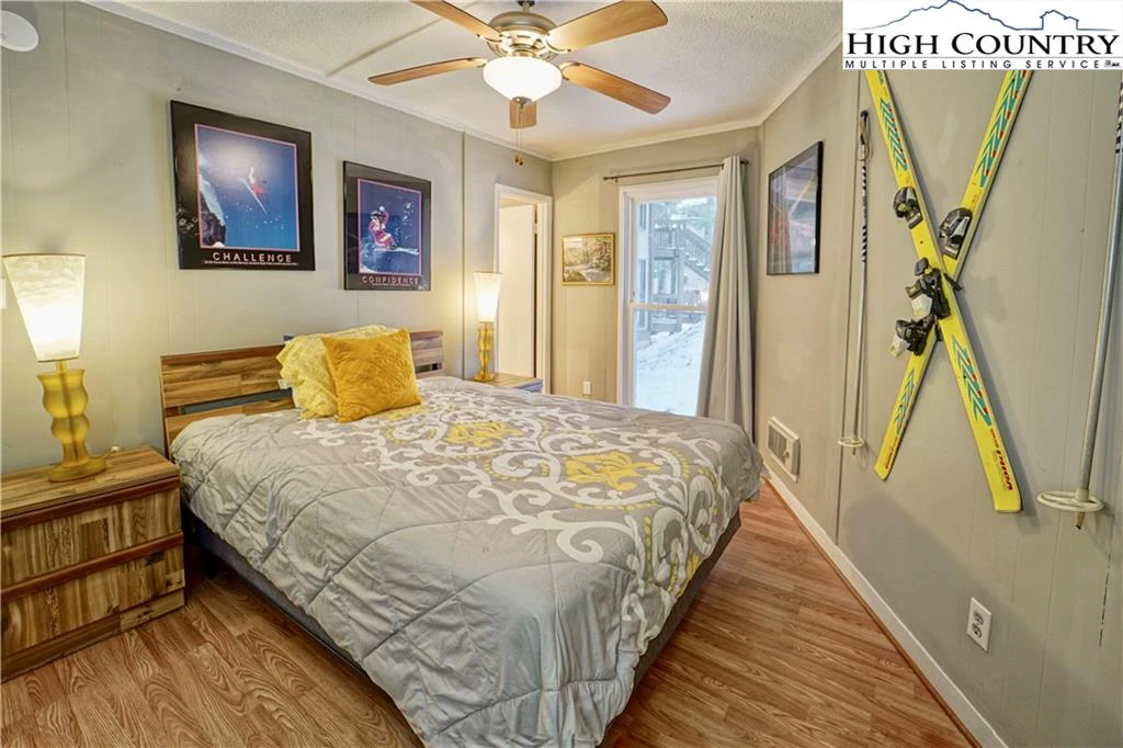 Image number 14 for the current listing