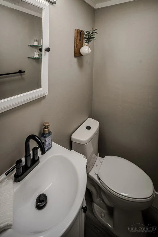 Image number 3 for the current listing