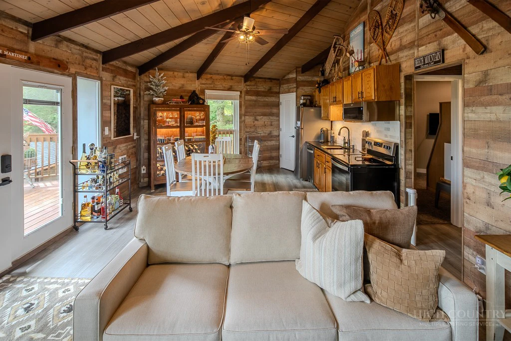 Image number 16 for the current listing