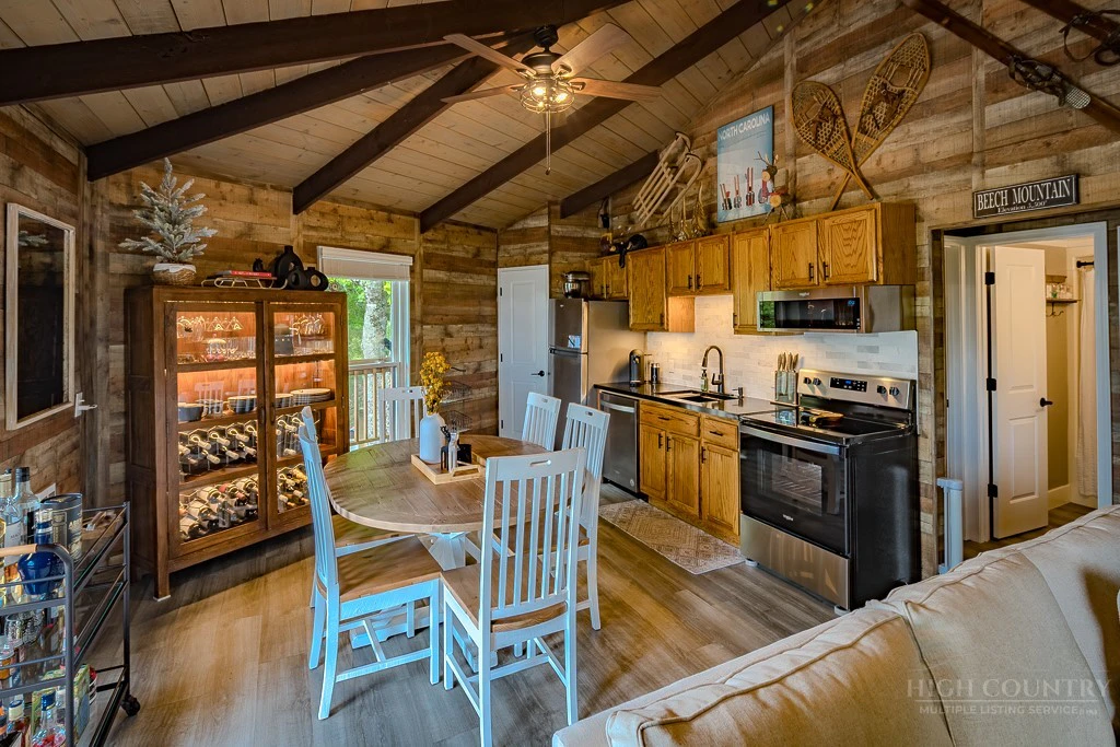 Image number 2 for the current listing