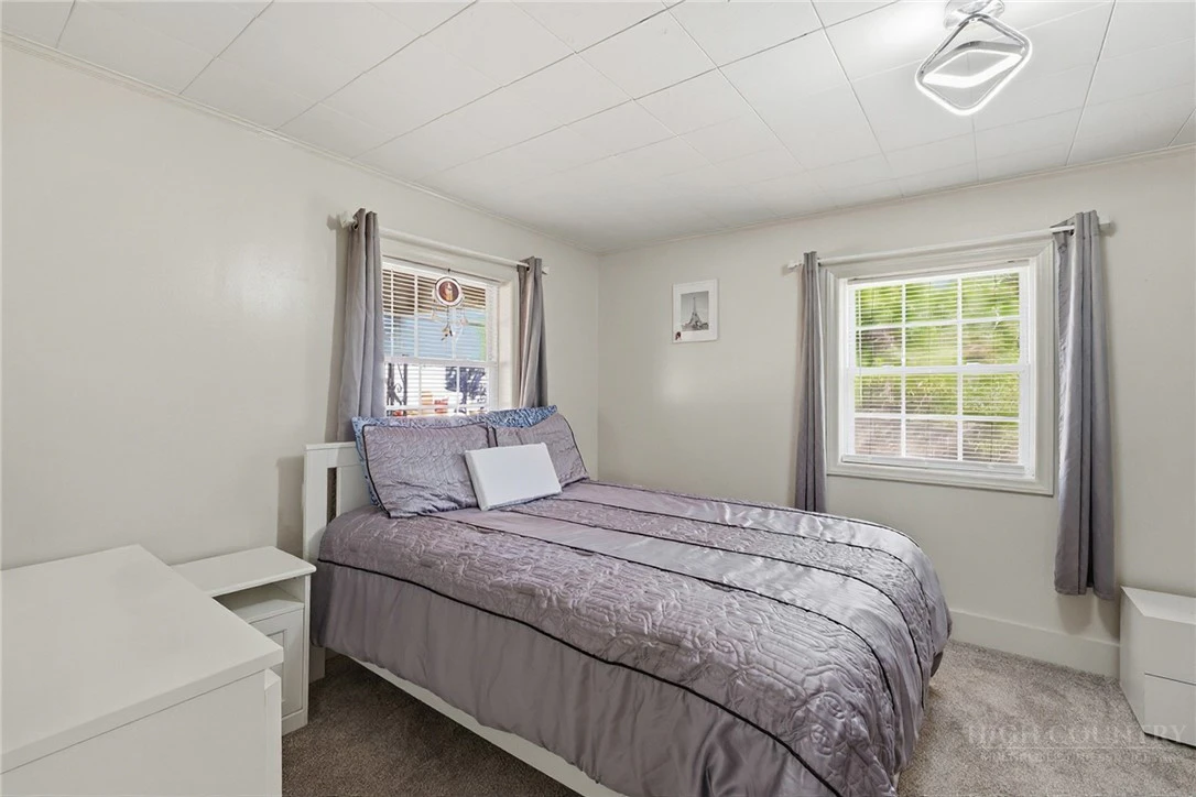 Image number 9 for the current listing