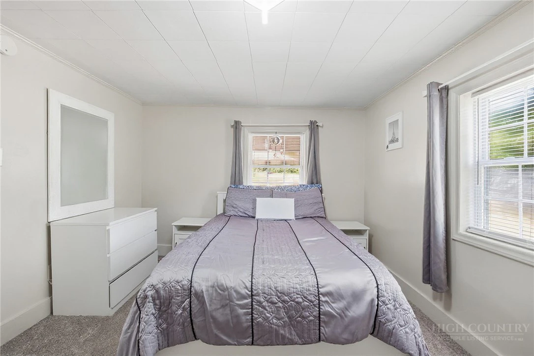 Image number 7 for the current listing
