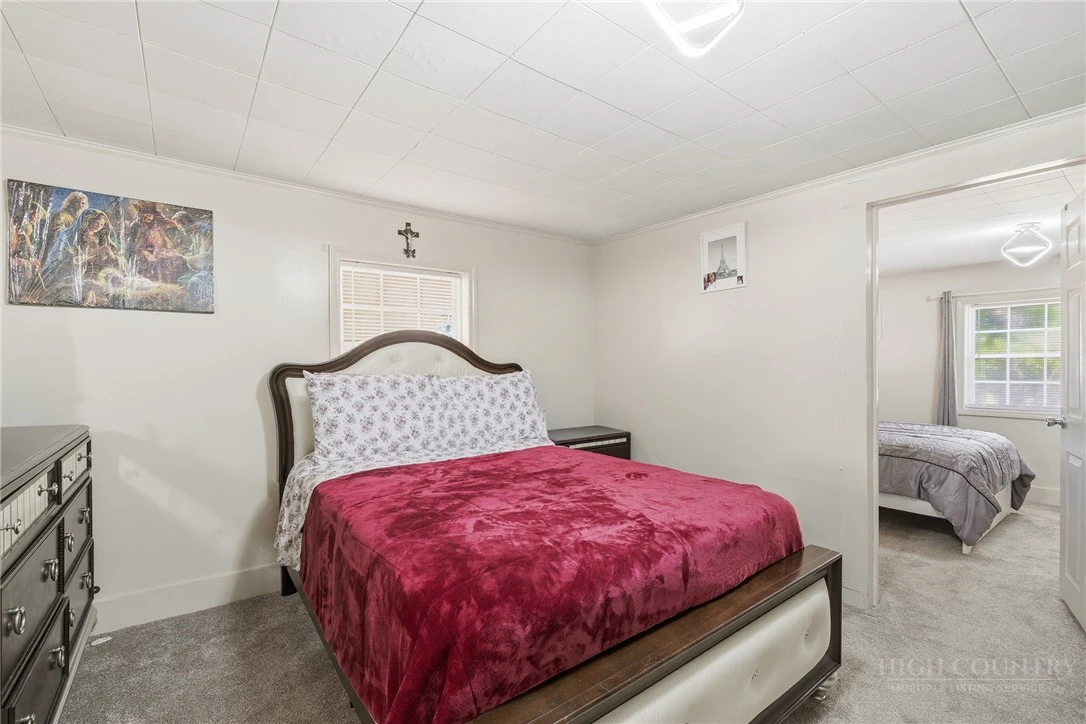 Image number 10 for the current listing