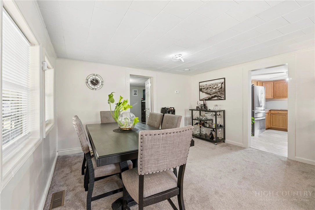 Image number 18 for the current listing