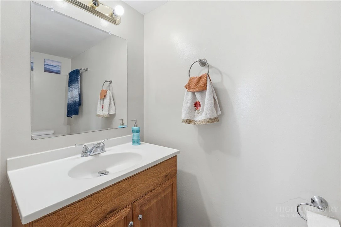 Image number 4 for the current listing