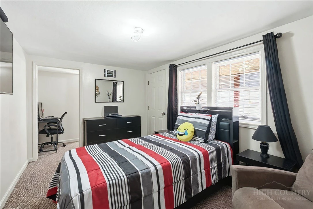 Image number 5 for the current listing