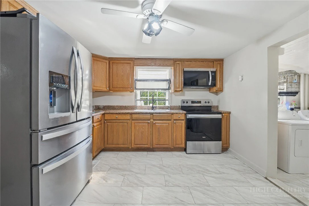 Image number 15 for the current listing