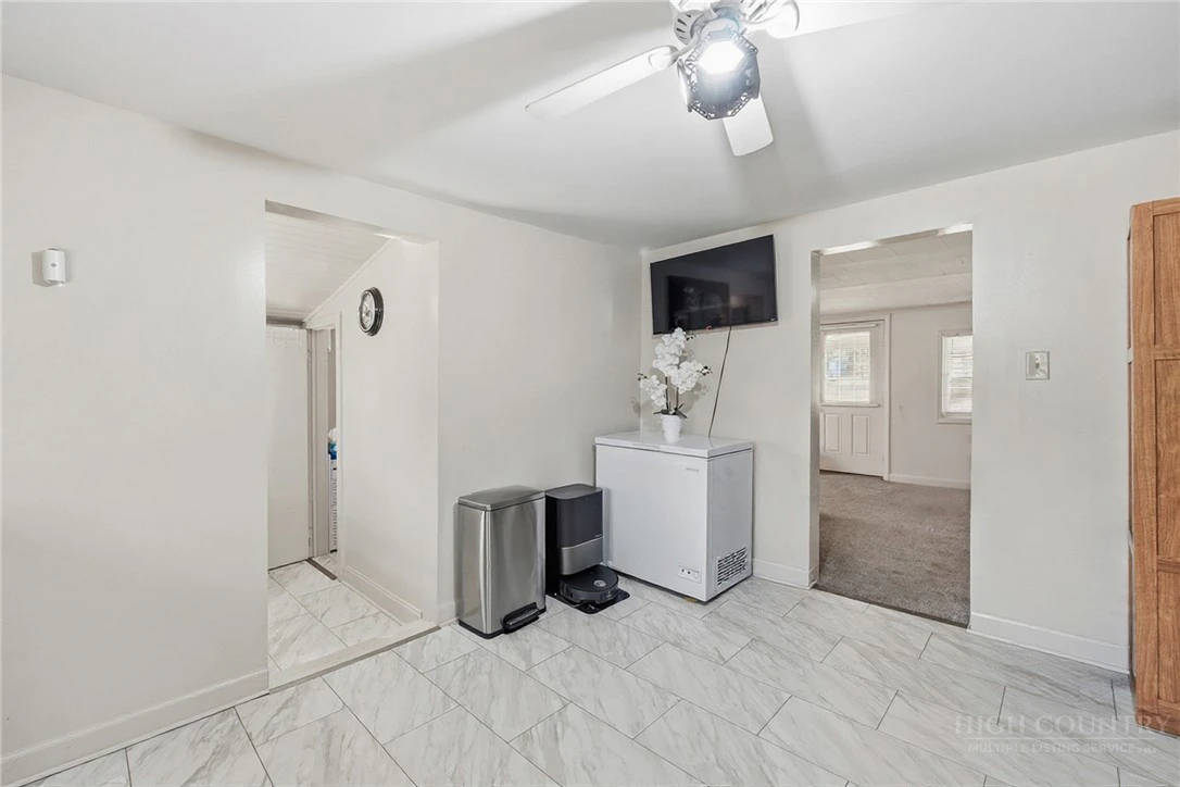 Image number 16 for the current listing