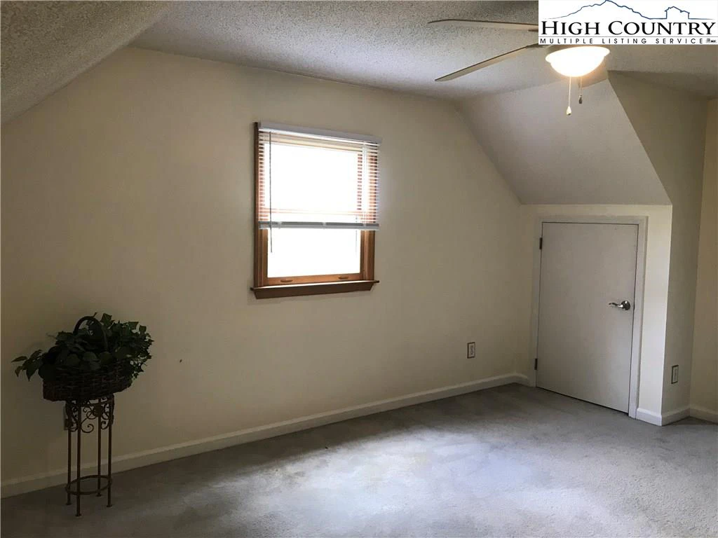 Image number 12 for the current listing