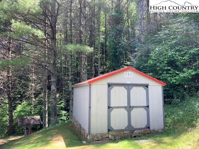 Image number 9 for the current listing