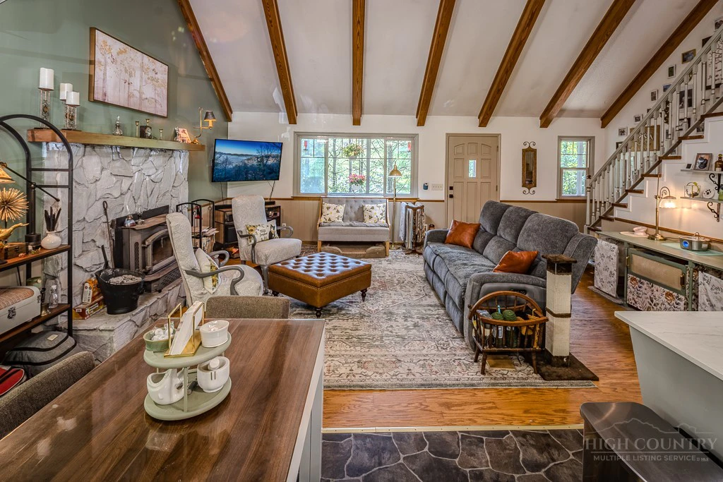 Image number 9 for the current listing