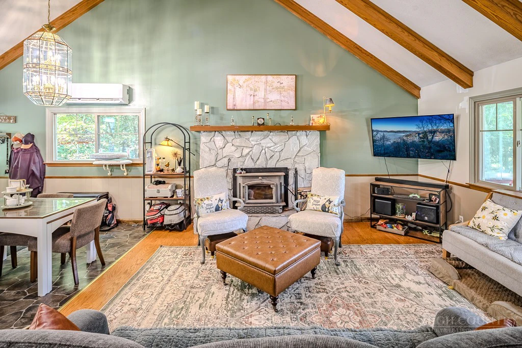 Image number 18 for the current listing