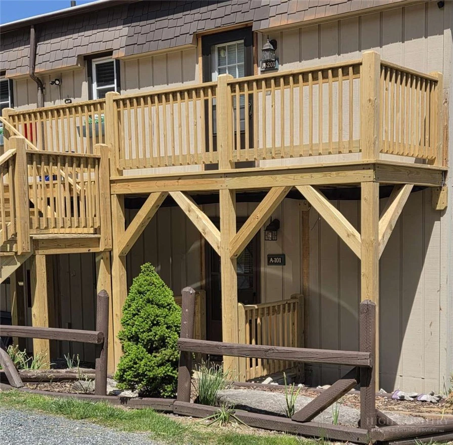 Image number 1 for the current listing