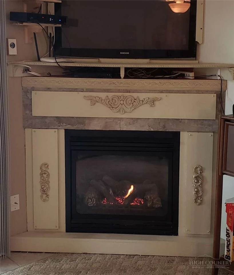 Image number 13 for the current listing