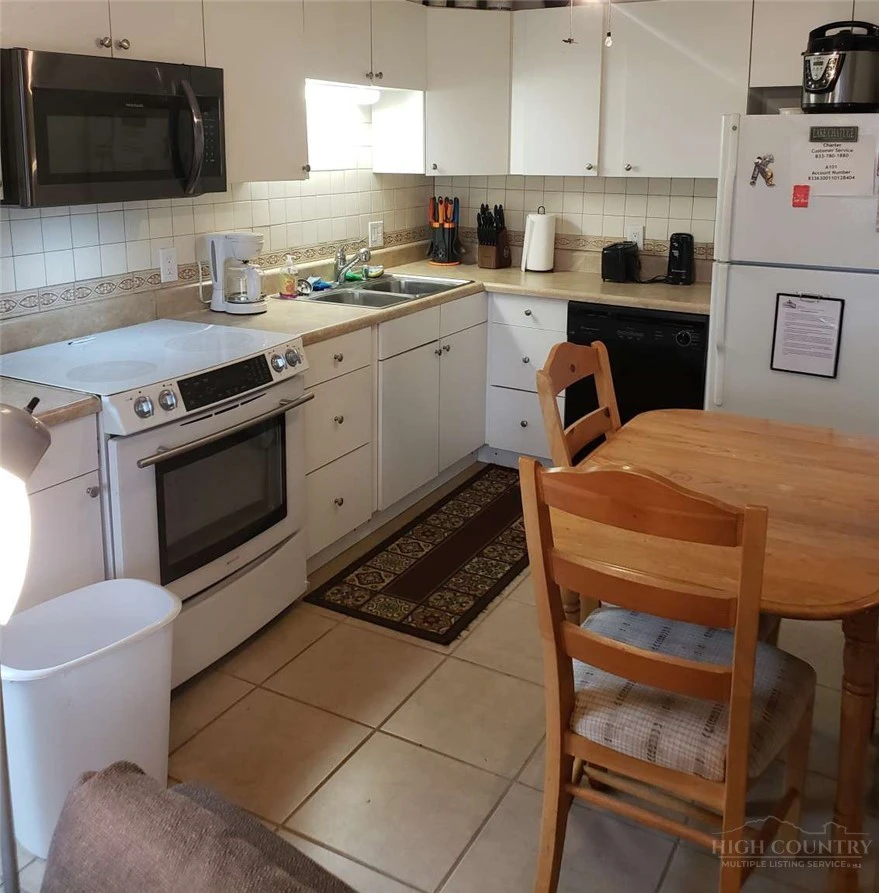 Image number 11 for the current listing