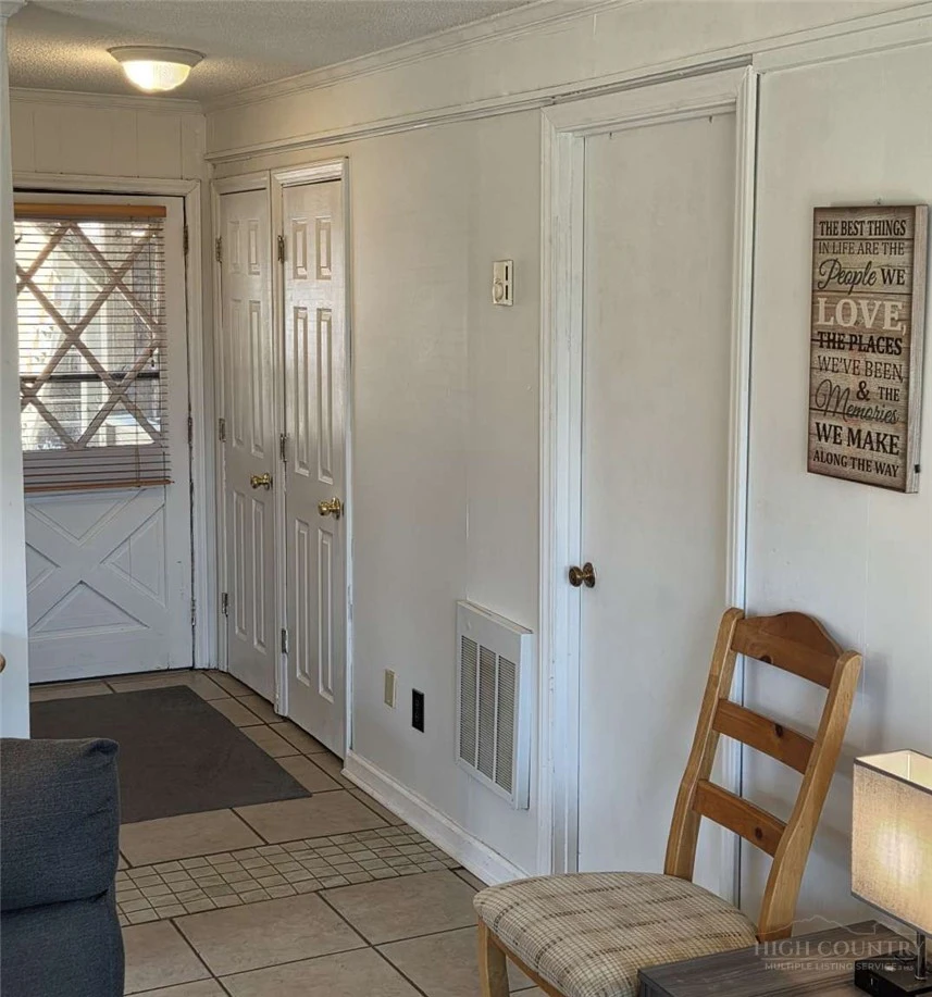 Image number 2 for the current listing