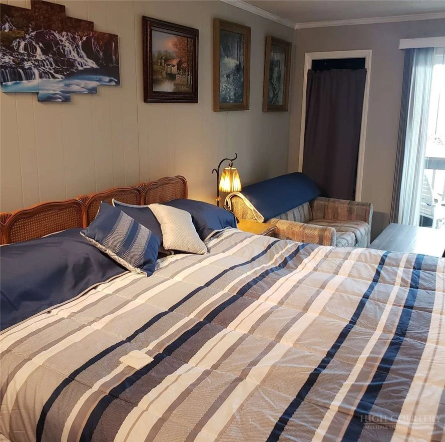 Image number 10 for the current listing