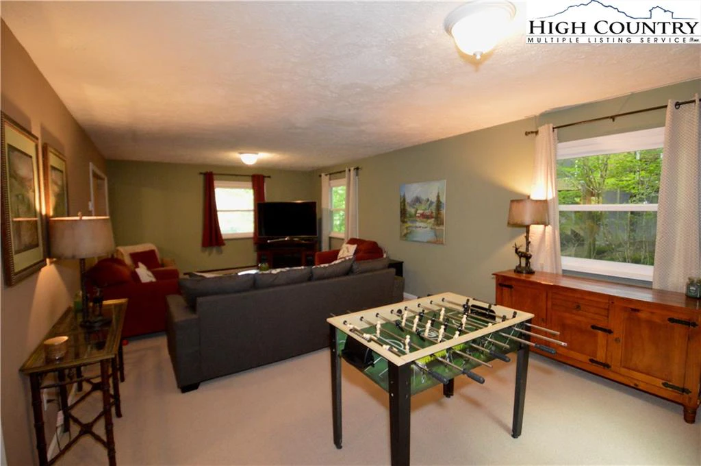 Image number 12 for the current listing