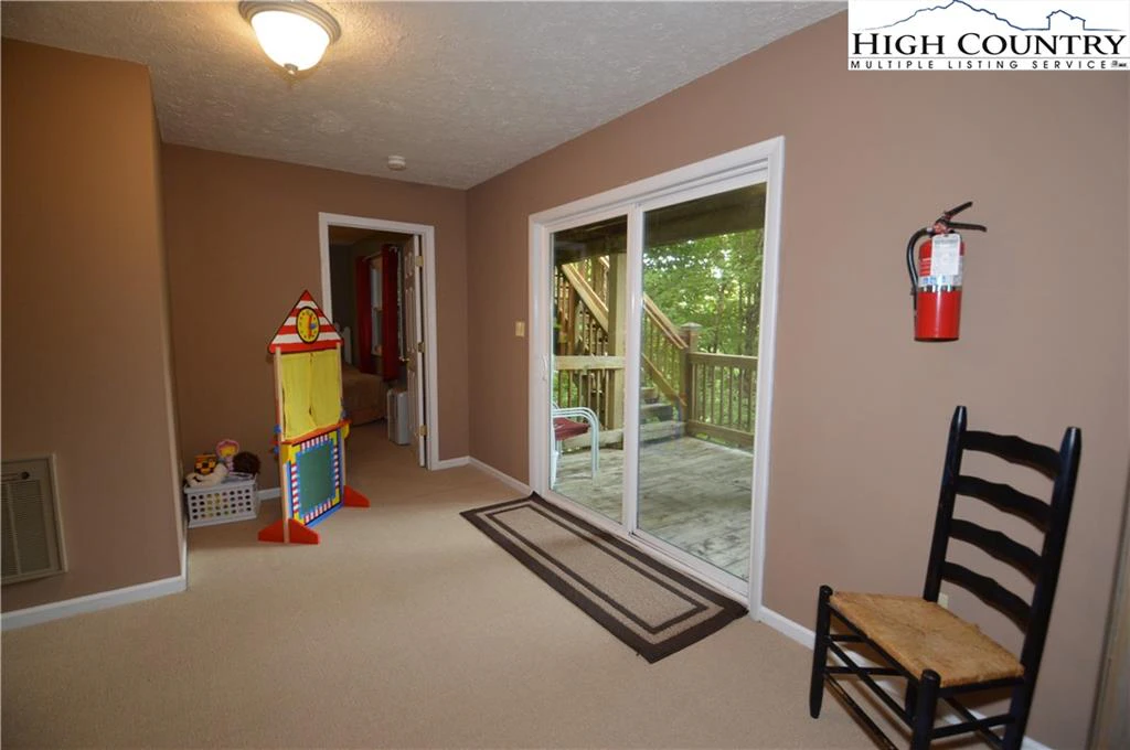 Image number 6 for the current listing