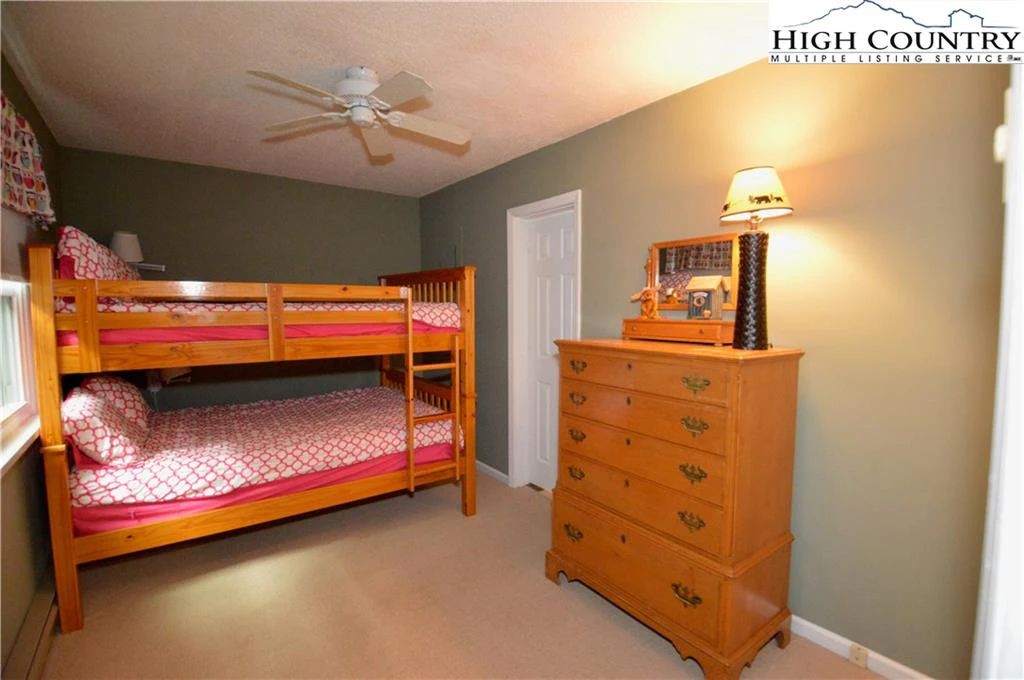Image number 9 for the current listing